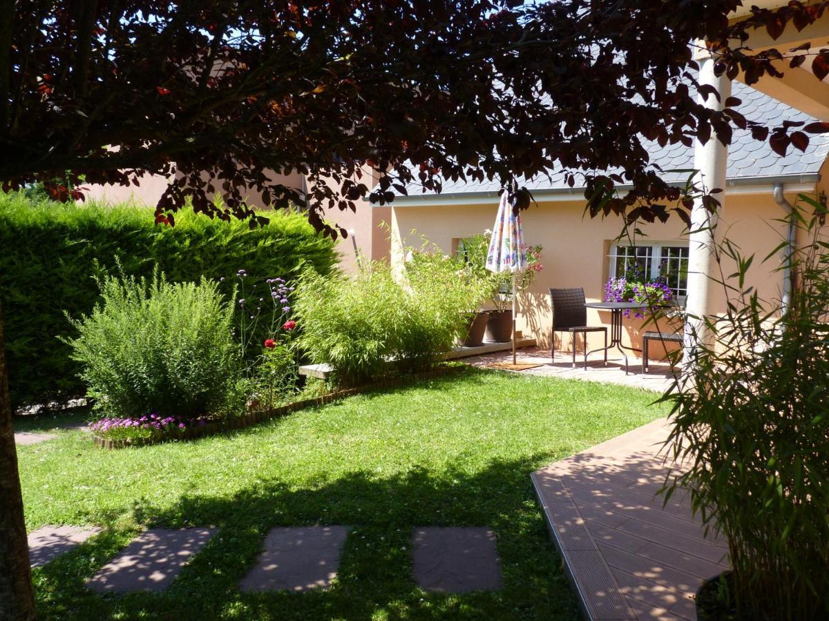 Les Petits Jardins Bed & Breakfast Marcillac-Vallon